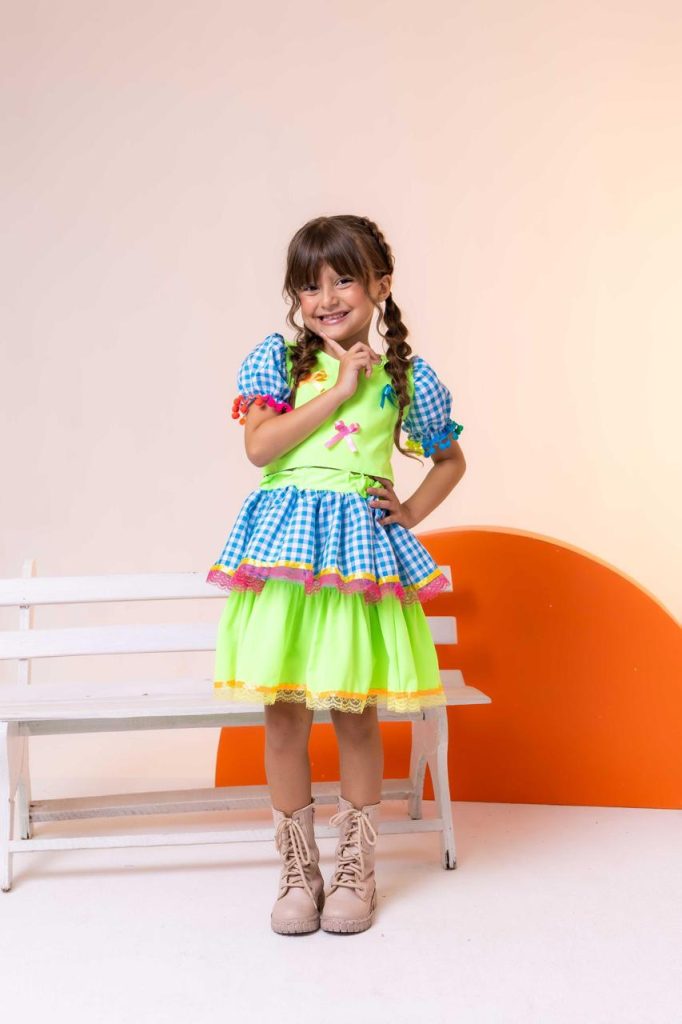 Conjunto Junino Banana Club Luxo Luara Xadrez Azul e Verde Neon