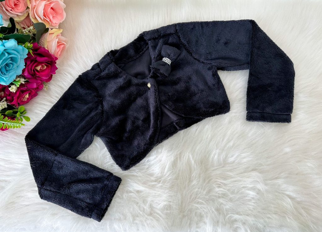 Bolero Preto com Enfeite de Lacinho