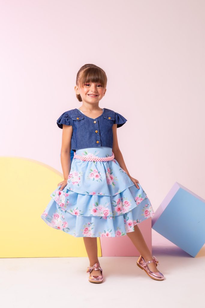Vestido Mimadine Florido Azul Bebe com Colete Jeans